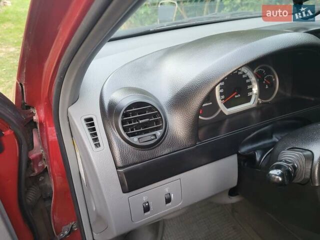 Красный Шевроле Лачетти, объемом двигателя 1.8 л и пробегом 110 тыс. км за 4600 $, фото 2 на Automoto.ua