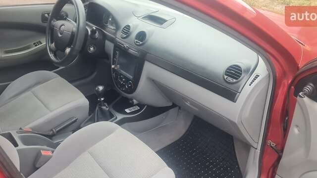 Красный Шевроле Лачетти, объемом двигателя 1.4 л и пробегом 259 тыс. км за 3500 $, фото 10 на Automoto.ua