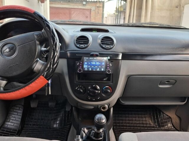 Красный Шевроле Лачетти, объемом двигателя 1.6 л и пробегом 141 тыс. км за 3399 $, фото 5 на Automoto.ua