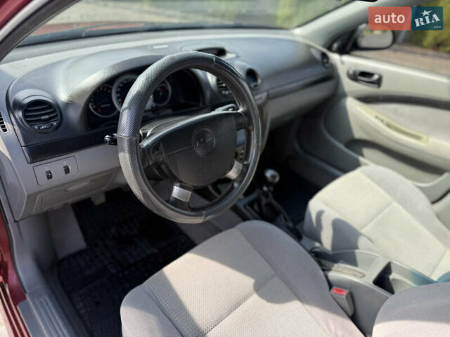 Красный Шевроле Лачетти, объемом двигателя 1.4 л и пробегом 258 тыс. км за 3300 $, фото 16 на Automoto.ua