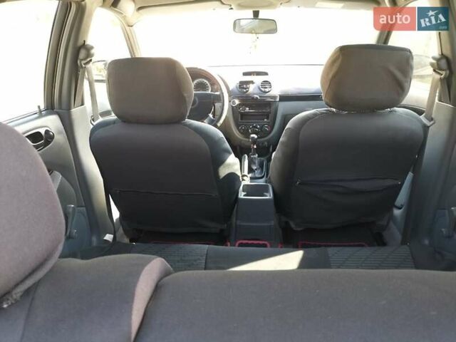 Красный Шевроле Лачетти, объемом двигателя 1.6 л и пробегом 303 тыс. км за 3300 $, фото 10 на Automoto.ua