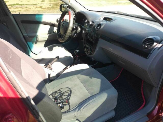 Красный Шевроле Лачетти, объемом двигателя 1.6 л и пробегом 303 тыс. км за 3300 $, фото 1 на Automoto.ua