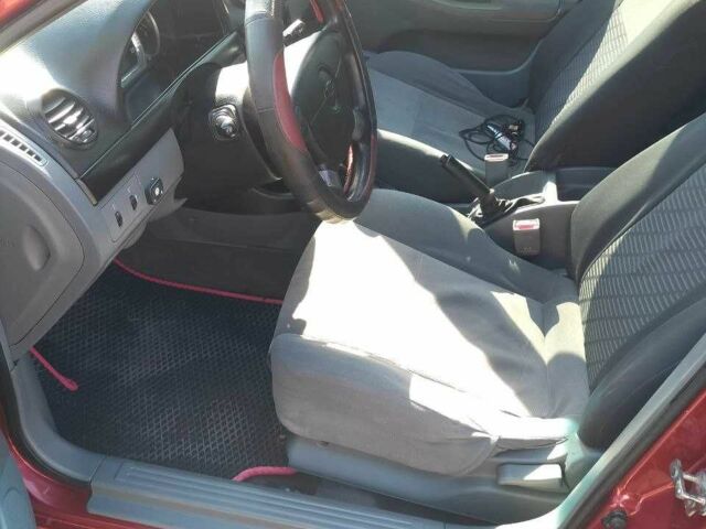 Красный Шевроле Лачетти, объемом двигателя 1.6 л и пробегом 303 тыс. км за 3300 $, фото 2 на Automoto.ua