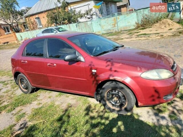 Красный Шевроле Лачетти, объемом двигателя 1.6 л и пробегом 303 тыс. км за 3300 $, фото 9 на Automoto.ua