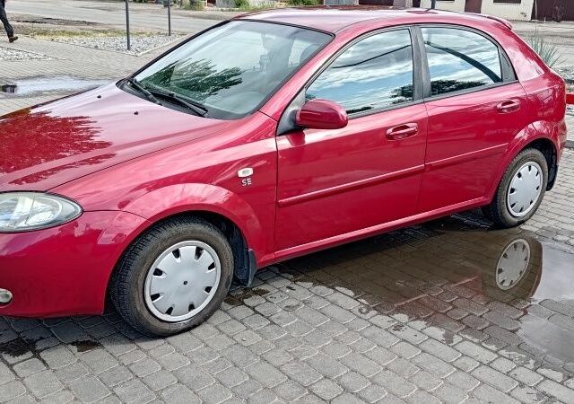 Красный Шевроле Лачетти, объемом двигателя 1.6 л и пробегом 132 тыс. км за 6200 $, фото 5 на Automoto.ua