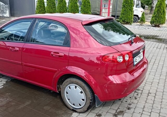 Красный Шевроле Лачетти, объемом двигателя 1.6 л и пробегом 133 тыс. км за 5000 $, фото 4 на Automoto.ua