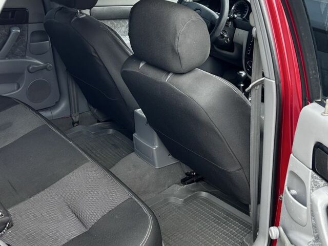 Красный Шевроле Лачетти, объемом двигателя 1.6 л и пробегом 222 тыс. км за 3999 $, фото 12 на Automoto.ua