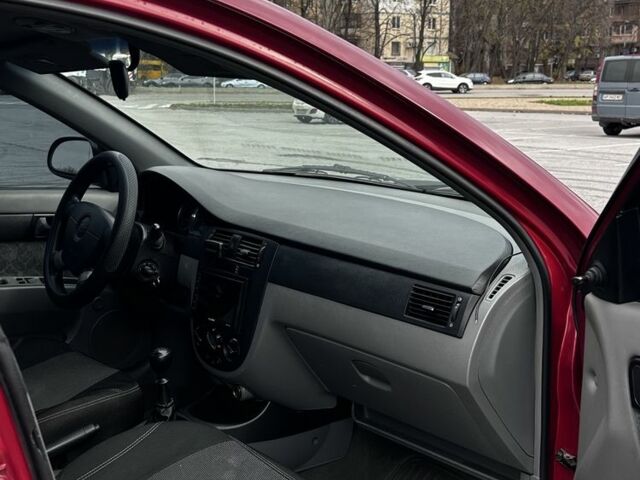 Красный Шевроле Лачетти, объемом двигателя 1.6 л и пробегом 222 тыс. км за 3999 $, фото 11 на Automoto.ua