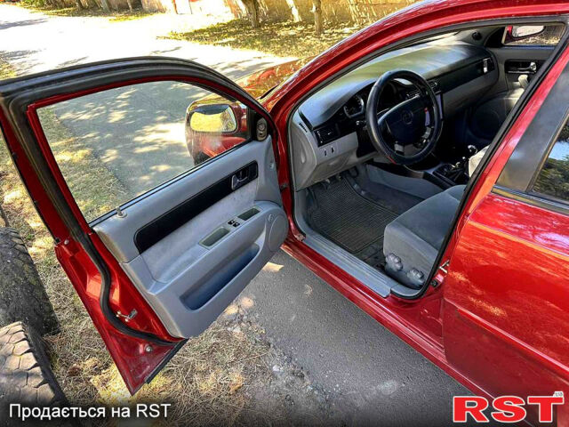 Красный Шевроле Лачетти, объемом двигателя 1.8 л и пробегом 185 тыс. км за 3900 $, фото 9 на Automoto.ua