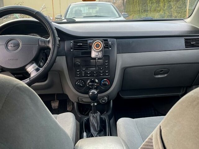 Красный Шевроле Лачетти, объемом двигателя 1.8 л и пробегом 186 тыс. км за 2700 $, фото 2 на Automoto.ua