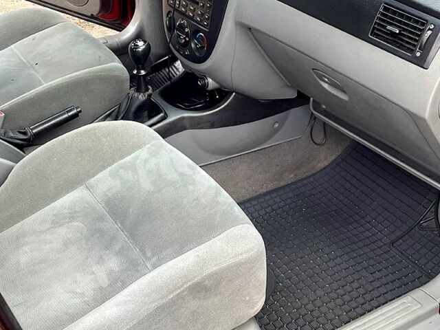 Красный Шевроле Лачетти, объемом двигателя 1.8 л и пробегом 186 тыс. км за 2700 $, фото 5 на Automoto.ua