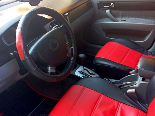 Красный Шевроле Лачетти, объемом двигателя 1.8 л и пробегом 180 тыс. км за 4550 $, фото 3 на Automoto.ua