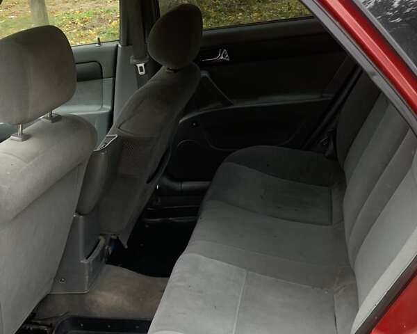 Красный Шевроле Лачетти, объемом двигателя 1.8 л и пробегом 250 тыс. км за 1850 $, фото 5 на Automoto.ua