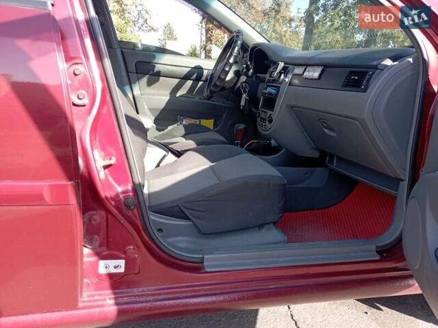 Красный Шевроле Лачетти, объемом двигателя 1.8 л и пробегом 283 тыс. км за 4400 $, фото 6 на Automoto.ua