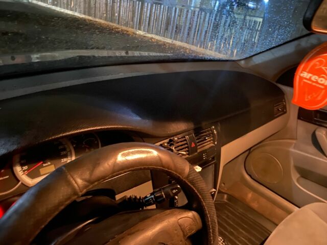 Красный Шевроле Лачетти, объемом двигателя 1.8 л и пробегом 240 тыс. км за 2000 $, фото 4 на Automoto.ua