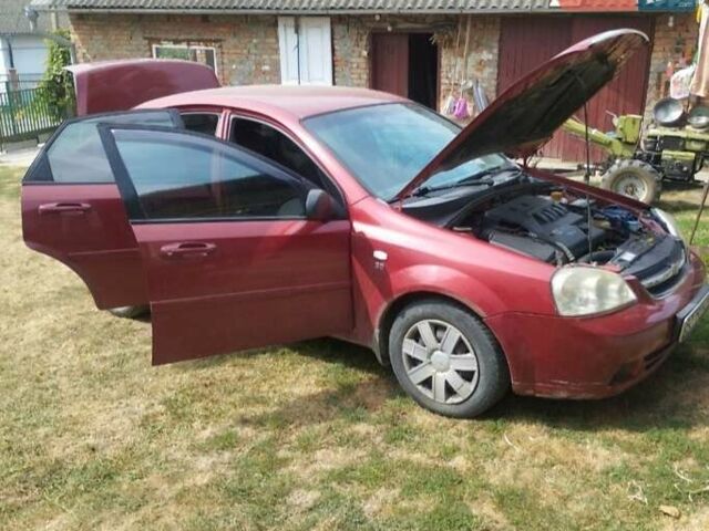 Красный Шевроле Лачетти, объемом двигателя 1.6 л и пробегом 235 тыс. км за 3850 $, фото 2 на Automoto.ua