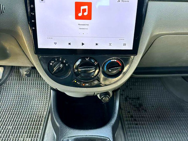 Красный Шевроле Лачетти, объемом двигателя 1.8 л и пробегом 185 тыс. км за 3900 $, фото 7 на Automoto.ua