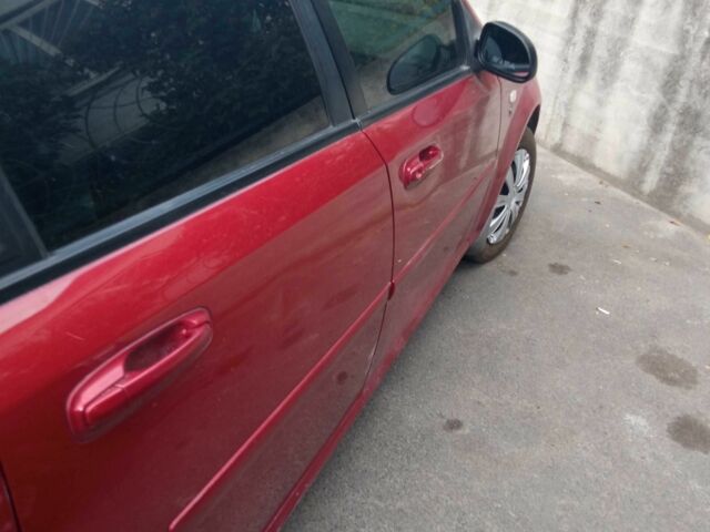 Красный Шевроле Лачетти, объемом двигателя 1.6 л и пробегом 143 тыс. км за 3800 $, фото 4 на Automoto.ua