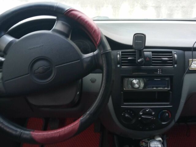 Красный Шевроле Лачетти, объемом двигателя 1.6 л и пробегом 143 тыс. км за 3800 $, фото 2 на Automoto.ua