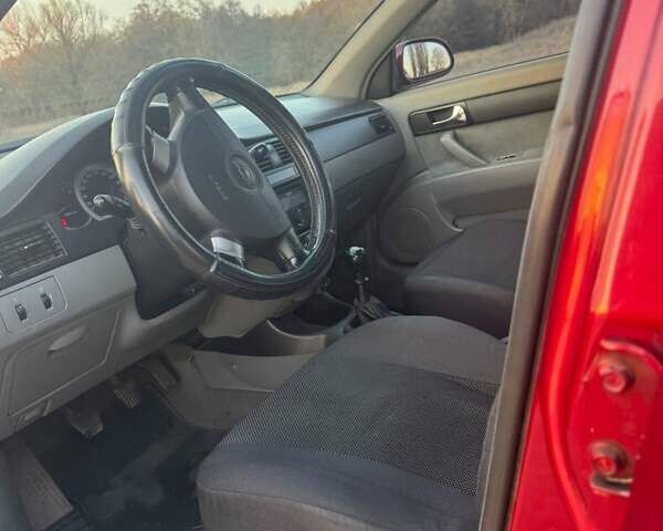 Красный Шевроле Лачетти, объемом двигателя 1.8 л и пробегом 189 тыс. км за 4200 $, фото 4 на Automoto.ua