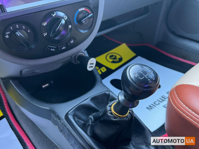 Красный Шевроле Лачетти, объемом двигателя 1.6 л и пробегом 256 тыс. км за 4300 $, фото 10 на Automoto.ua