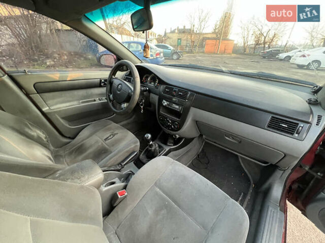 Красный Шевроле Лачетти, объемом двигателя 1.8 л и пробегом 305 тыс. км за 1850 $, фото 9 на Automoto.ua