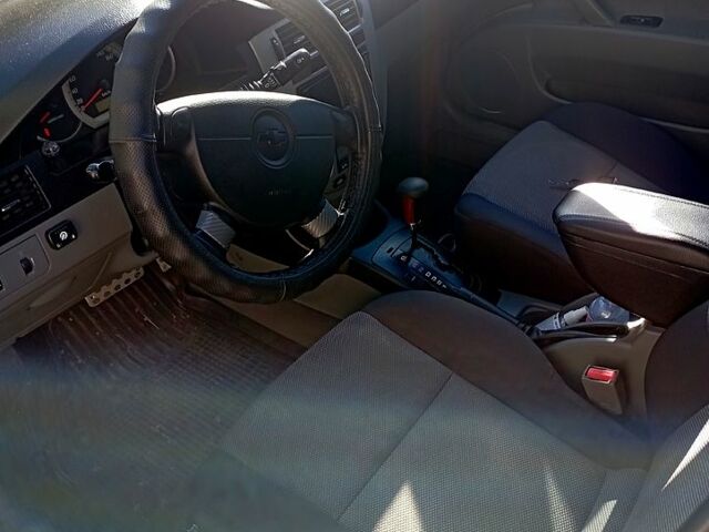 Красный Шевроле Лачетти, объемом двигателя 1.8 л и пробегом 247 тыс. км за 4800 $, фото 2 на Automoto.ua