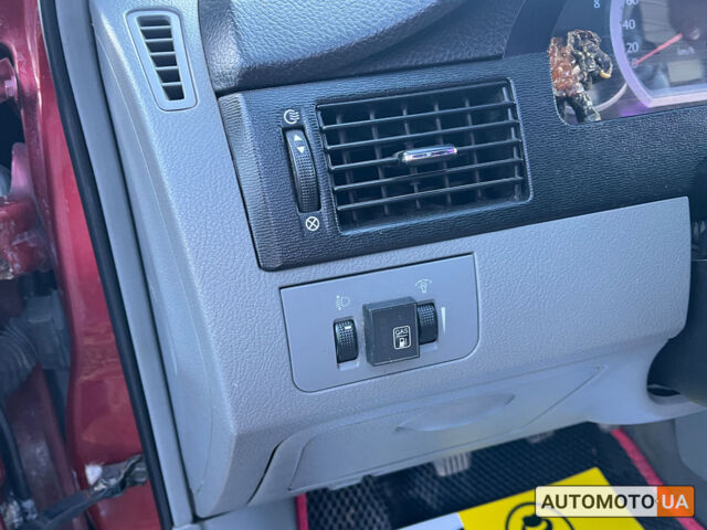 Красный Шевроле Лачетти, объемом двигателя 1.6 л и пробегом 256 тыс. км за 4300 $, фото 8 на Automoto.ua