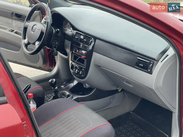 Красный Шевроле Лачетти, объемом двигателя 1.6 л и пробегом 223 тыс. км за 3700 $, фото 25 на Automoto.ua