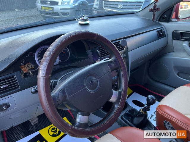 Красный Шевроле Лачетти, объемом двигателя 1.6 л и пробегом 256 тыс. км за 4300 $, фото 7 на Automoto.ua