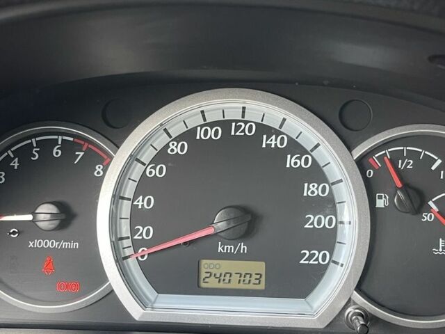 Красный Шевроле Лачетти, объемом двигателя 1.4 л и пробегом 241 тыс. км за 4200 $, фото 3 на Automoto.ua