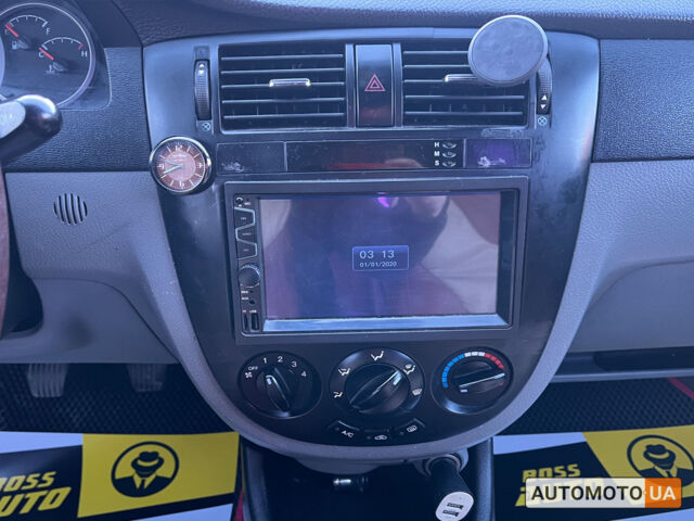 Красный Шевроле Лачетти, объемом двигателя 1.6 л и пробегом 256 тыс. км за 4300 $, фото 15 на Automoto.ua