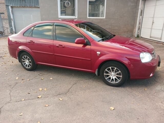 Красный Шевроле Лачетти, объемом двигателя 1.6 л и пробегом 198 тыс. км за 5200 $, фото 2 на Automoto.ua