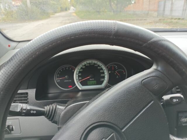 Красный Шевроле Лачетти, объемом двигателя 1.6 л и пробегом 231 тыс. км за 3400 $, фото 5 на Automoto.ua