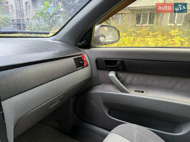 Красный Шевроле Лачетти, объемом двигателя 1.6 л и пробегом 213 тыс. км за 4500 $, фото 7 на Automoto.ua