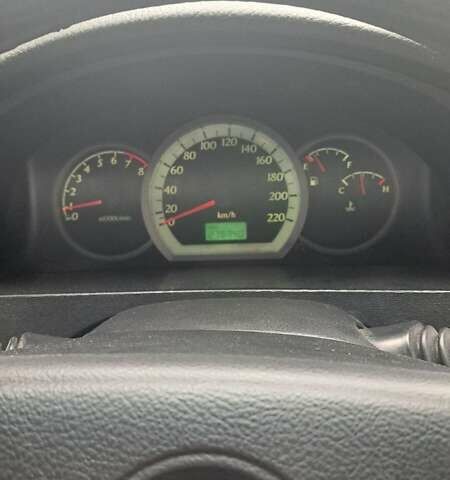 Красный Шевроле Лачетти, объемом двигателя 1.6 л и пробегом 275 тыс. км за 4500 $, фото 4 на Automoto.ua