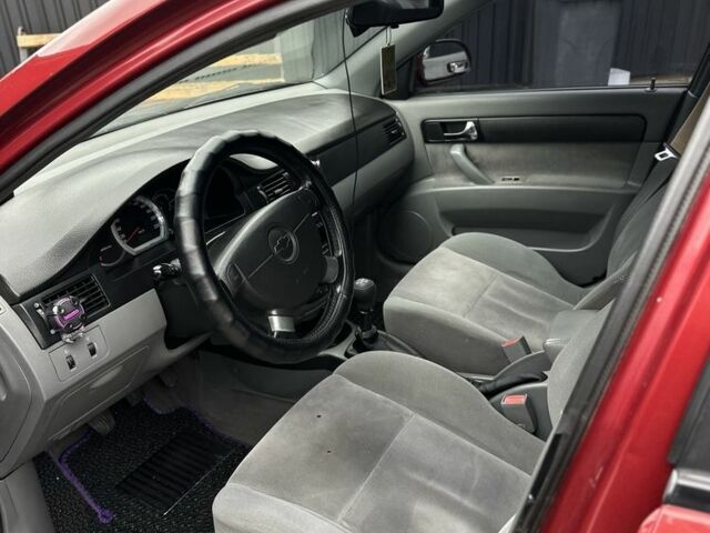 Красный Шевроле Лачетти, объемом двигателя 1.8 л и пробегом 195 тыс. км за 3700 $, фото 6 на Automoto.ua