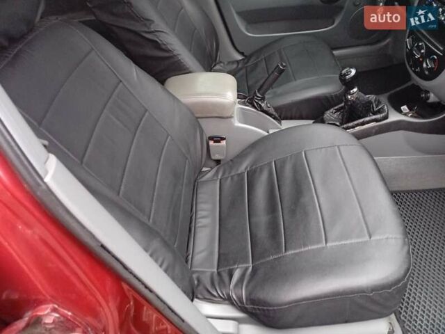 Красный Шевроле Лачетти, объемом двигателя 1.8 л и пробегом 290 тыс. км за 4100 $, фото 17 на Automoto.ua