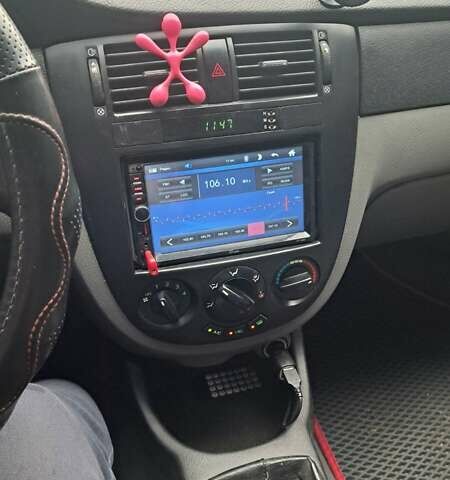 Красный Шевроле Лачетти, объемом двигателя 1.6 л и пробегом 275 тыс. км за 4500 $, фото 12 на Automoto.ua