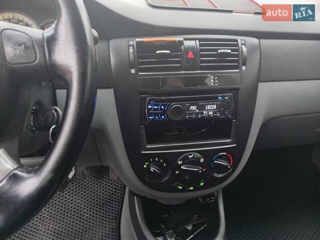 Красный Шевроле Лачетти, объемом двигателя 1.8 л и пробегом 290 тыс. км за 4100 $, фото 20 на Automoto.ua