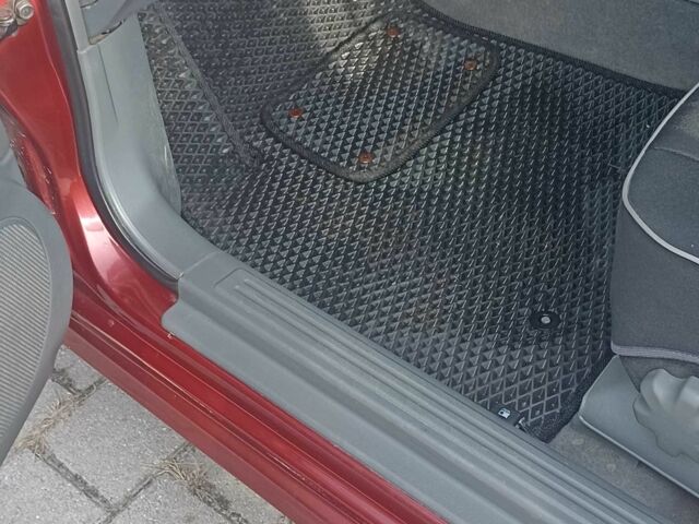 Красный Шевроле Лачетти, объемом двигателя 1.8 л и пробегом 300 тыс. км за 3299 $, фото 8 на Automoto.ua