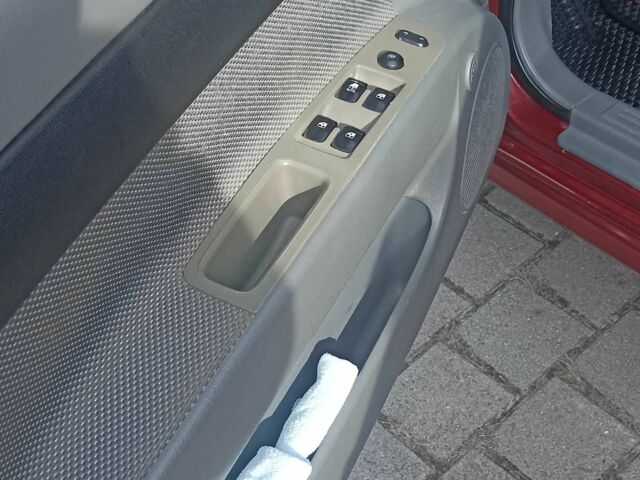 Красный Шевроле Лачетти, объемом двигателя 1.8 л и пробегом 300 тыс. км за 3299 $, фото 6 на Automoto.ua