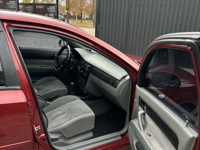 Красный Шевроле Лачетти, объемом двигателя 1.8 л и пробегом 195 тыс. км за 3700 $, фото 4 на Automoto.ua