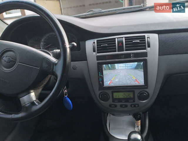 Красный Шевроле Лачетти, объемом двигателя 1.8 л и пробегом 205 тыс. км за 5600 $, фото 6 на Automoto.ua