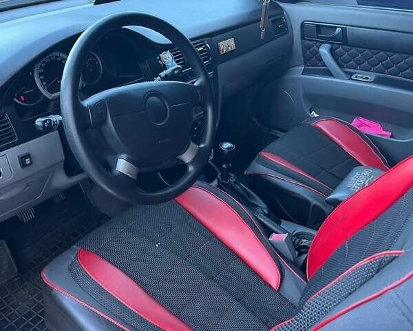 Красный Шевроле Лачетти, объемом двигателя 1.6 л и пробегом 149 тыс. км за 4550 $, фото 4 на Automoto.ua