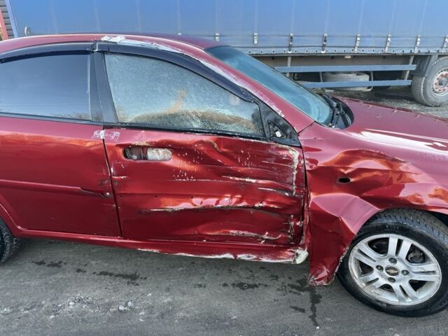 Червоний Шевроле Лачетті, об'ємом двигуна 1.8 л та пробігом 300 тис. км за 1550 $, фото 4 на Automoto.ua