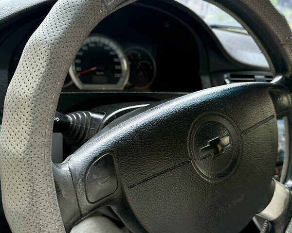 Красный Шевроле Лачетти, объемом двигателя 1.6 л и пробегом 213 тыс. км за 4500 $, фото 8 на Automoto.ua