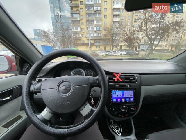 Красный Шевроле Лачетти, объемом двигателя 1.8 л и пробегом 267 тыс. км за 3500 $, фото 2 на Automoto.ua