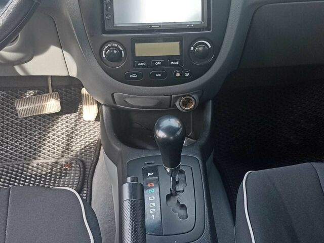 Красный Шевроле Лачетти, объемом двигателя 1.8 л и пробегом 300 тыс. км за 3299 $, фото 10 на Automoto.ua