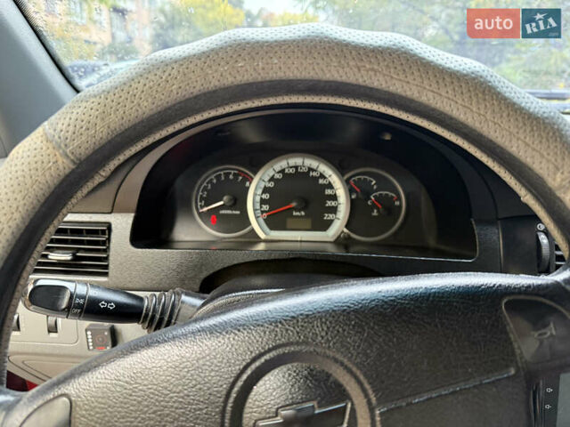 Красный Шевроле Лачетти, объемом двигателя 1.6 л и пробегом 213 тыс. км за 4500 $, фото 5 на Automoto.ua